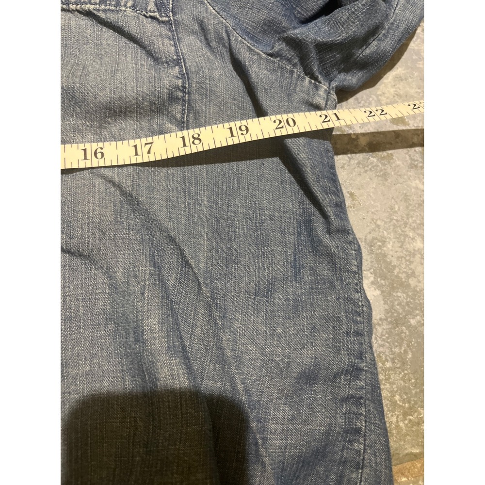 Chicos Women's Petite Size 2 Blue Denim Chambray Shirt Long Sleeve Roll Tab - Picture 4 of 7